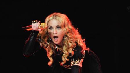 La Reina del Pop aprovechó uno de los eventos deportivos más vistos en la televisdión estadounidense para rememorar su carrera musical con una presentación en la que interpretó sus éxitos, desde el clásico "Like a Prayer" hasta el más reciente "Give me all your loving".