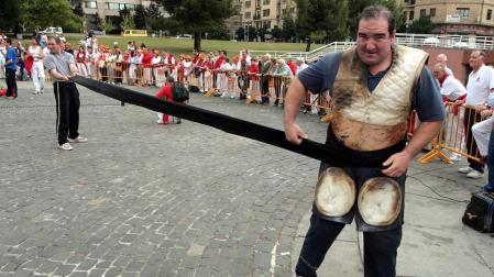 Campeonatos de txinga-erute y tronzalaris en los Fueros