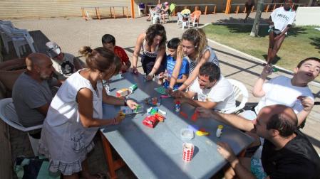 Voluntarios con j&oacute;venes de Anfas en Tudela