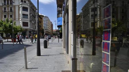 Los pamploneses han querido aprovechar el primer día de rebajas para hacer sus compras