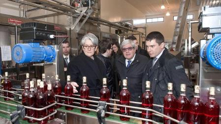 Goicoechea visita las nuevas instalaciones de Bodegas Onta&ntilde;&oacute;n