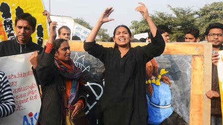 M&aacute;s protestas en India por la muerte de una joven violada