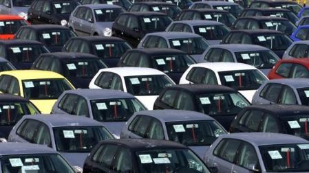 Varios modelos de Polo en el aparcamiento de la fábrica de Volkswagen en Landaben. 	ARCHIVO