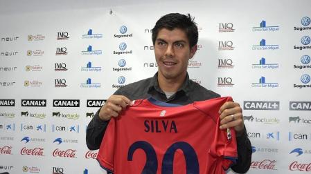 Francisco 'Gato' Silva completó su primer entrenamiento en Tajonar junto a sus nuevos compañeros de Osasuna en una fría mañana.