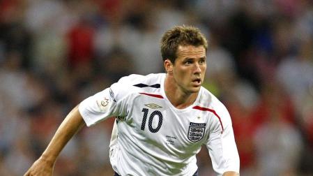 El futbolista inglés, 'Balón de Oro' en 2001 y actual jugador del Stoke City, se retirará cuando termine esta temporada.