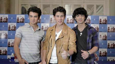The Jonas Brothers regresan con el single 'Pom Poms'