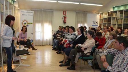 Carmen Posadas en el club de lectura de Diario de Navarra