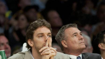 Los Lakers dominan a los Bulls y se colocan en puestos de playoffs