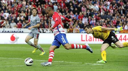 Osasuna salió derrotado del estadio Los Cármenes por un claro 3 a 0 con goles de El Arabi, Siqueira y Buonanotte.