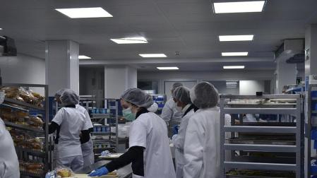 Las nuevas cocinas de Virgen del Camino están preparadas para servir 26.000 raciones.