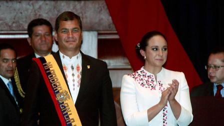 Rafael Correa jura su &uacute;ltimo mandato y la oposici&oacute;n espera di&aacute;logo