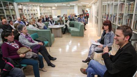 Kirmen Uribe en el club de Lectura de Diario de Navarra