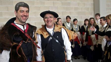 Roncal tiene trajes de libro