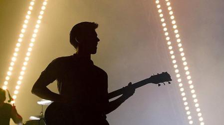 El indie rock de Arctic Monkeys levanta a 30.000 'fibers'