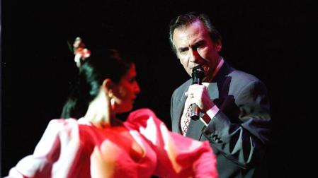 Fallece el cantante Manolo Escobar en Benidorm, a los 82 años de edad.