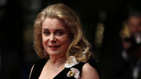 Catherine Deneuve llega con gran energía a los 70 años
