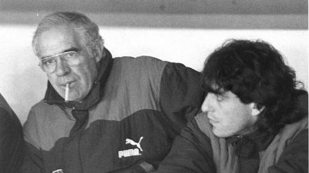 El exseleccionador de fútbol Luis Aragonés, figura histórica del fútbol español y ganador de una Eurocopa en 2008 con el combinado nacional, ha fallecido esta madrugada a los 75 años en la clínica Cemtro de Madrid, según confirmó a Radio Nacional de España el doctor Pedro Guillén.