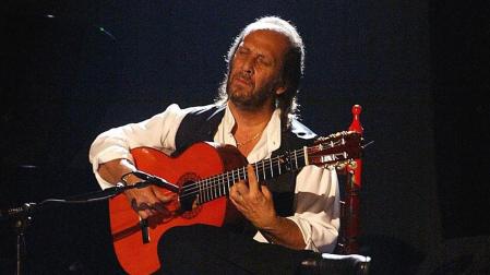 El guitarrista flamenco Paco de Lucía ha fallecido a los 66 años de un infarto en Cancún (México) cuando se encontraba con su hijo en la playa.