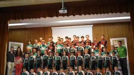 La escuela de ciclismo echa a rodar con 55 j&oacute;venes