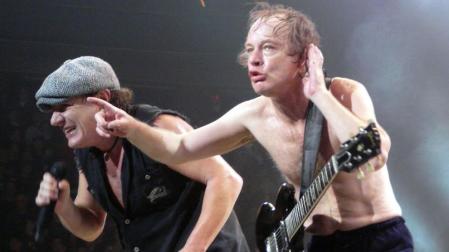 El cantante de AC/DC niega que vayan a retirarse