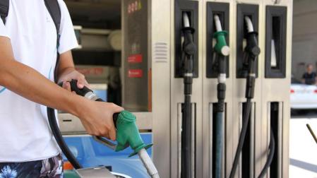 La gasolina subi&oacute; un 2% en el &uacute;ltimo mes de la Semana Santa y el Puente