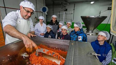 Embutidos El Bordón cumple un cuarto de siglo y lo está celebrando con actos para sus vecinos