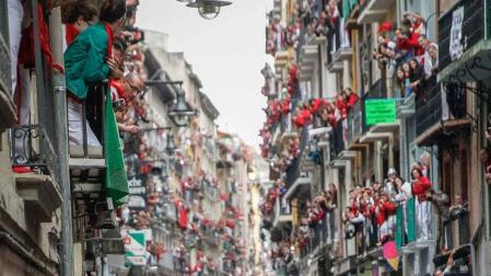 “Enfilando la Estafeta” gana el I Concurso de Fotografía San Fermín