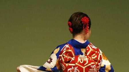 El kimono japonés se adapta a los tiempos modernos