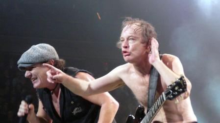 El primer tema del nuevo disco de AC/DC, en internet