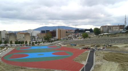 Las pistas deportivas destacan entre las obras del nuevo parque de Lezkairu.