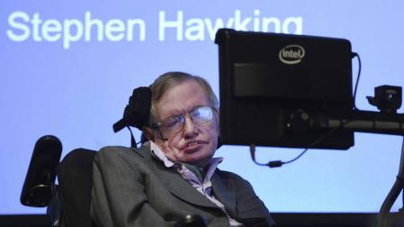 Stephen Hawking quiere  ser un villano de James Bond
