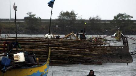 Hagupit, con 23 muertos y un millón de desplazados, se acerca a Manila