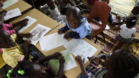 El ébola ha dejado al menos a 3.700 niños huérfanos en África Occidental