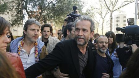Willy Toledo, acusado de "delitos contra los trabajadores"