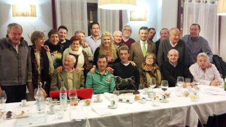 Los invitados en el homenaje al ex presidente de la peña, Luis Martínez.