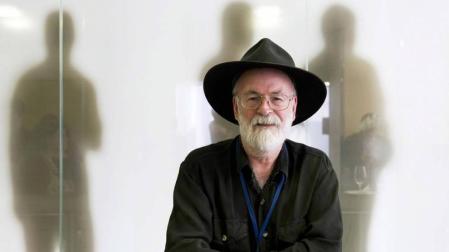 Muere a los 66 años el escritor británico Terry Pratchett