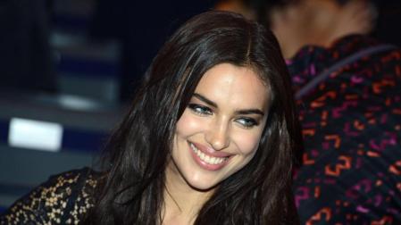 Irina Shayk y 'The Rock' en el nuevo cartel de 'H&eacute;rcules'