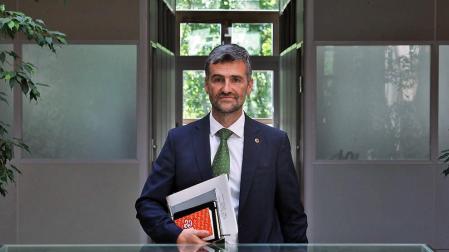 Alfonso Carlosena se convierte en el nuevo rector de la UPNA