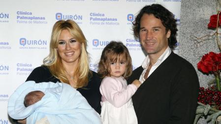 Carolina Cerezuela y Carlos Moy&aacute; presentan a su hijo