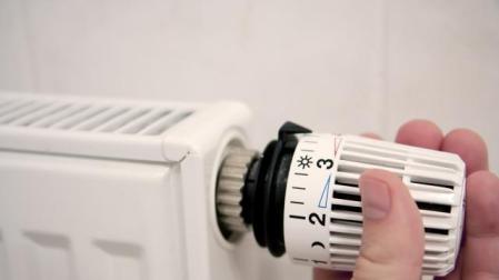 Utilizar termostatos puede ayudar a reducir el coste de la factura de la luz.