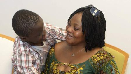 ​El pequeño Adou es entregado a su madre en Ceuta