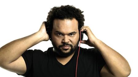 La música electrónica llega a la plaza de los Fueros con Carlos Jean
