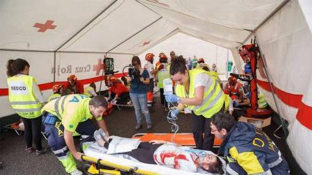 ​Un centenar de personas en un simulacro sanitario de urgencia en la UPNA