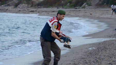 Mueren ahogados 11 refugiados al dirigirse de Turquía a islas griegas