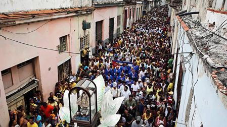 Cuba sale a la calle para venerar a la Virgen de la Caridad
