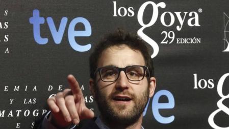 El actor Dani Rovira posa para la prensa antes de asistir a la fiesta de nominados de los XXIX Premios Goya.