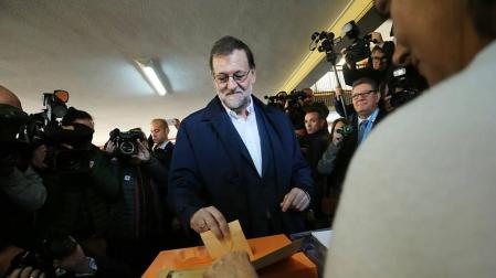 Rajoy: "Me dicen que está votando mucha gente, lo que es reconfortante"