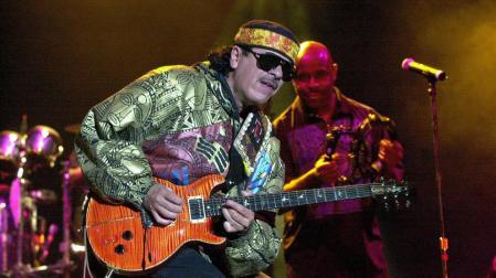 Carlos Santana dedica a su madre su autobiografía