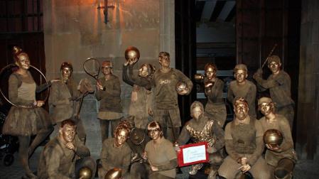 Este disfraz de 'Los trofeos' se llevó el primer premio en grupos de adultos en Corella.