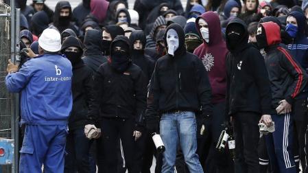 Enfrentamientos al término de una manifestación de estudiantes que se ha celebrado en Pamplona en el marco de una jornada de protestas convocada por la organización Ikasle Abertzaleak.